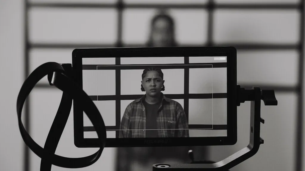 Clara Lima transforma autonomia em manifesto na mixtape Perfil Criminal
