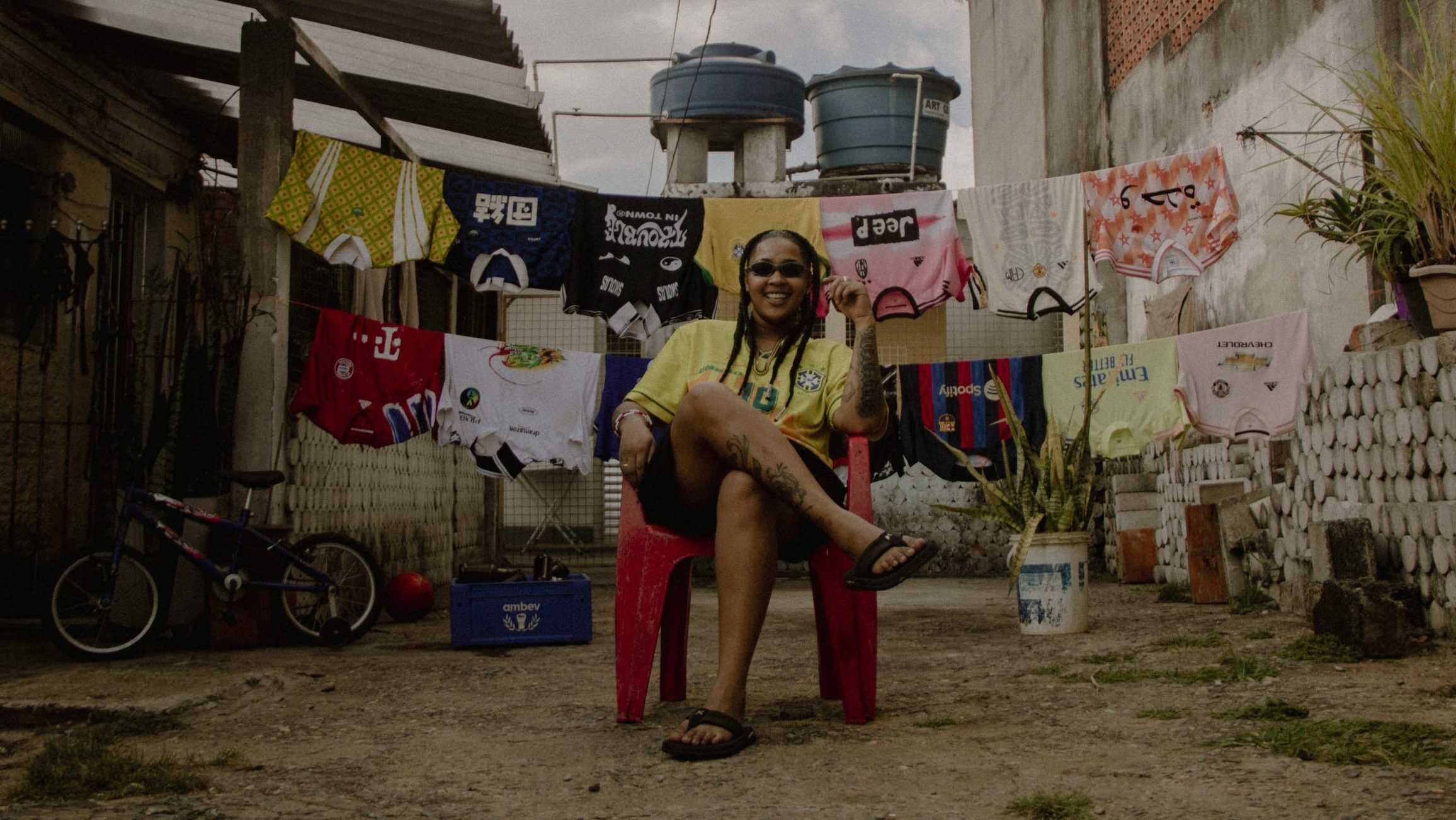 “JERSEY CULTURE BR”: Clara Lima transforma cultura de favela em música no seu novo EP; ouça