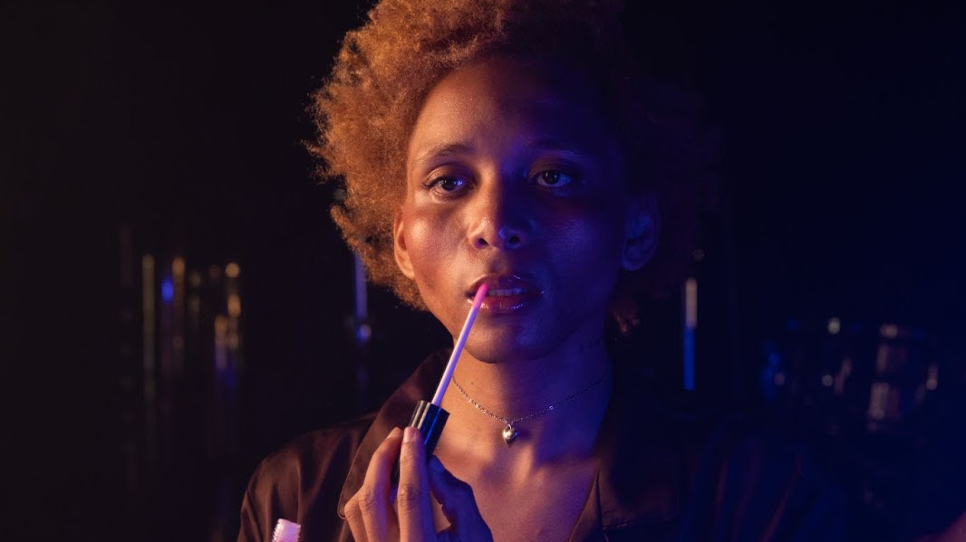 Alitta, multiartista trans negra da Rocinha, usa arte e cultura como ferramentas de resistência e inclusão, conheças seus projetos