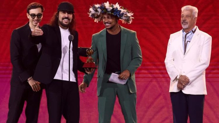  Xamã recebe Grammy Latino pela primeira vez