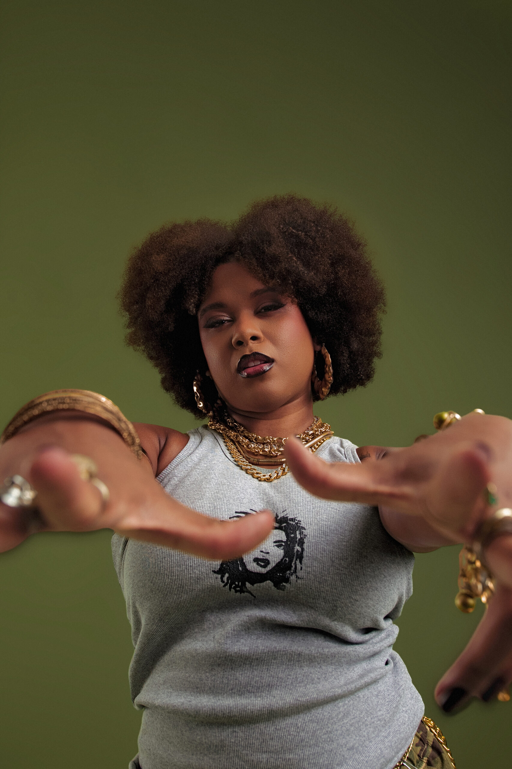 MC Luanna anuncia data e capa de sua próxima mixtape