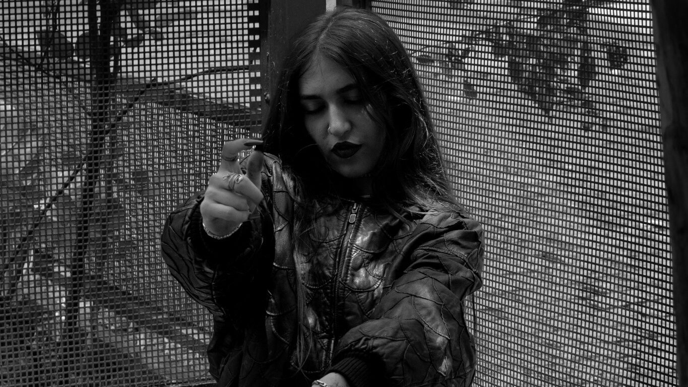 Kiddo lança videoclipe de “mãe de pet”, anunciando disco de estreia 